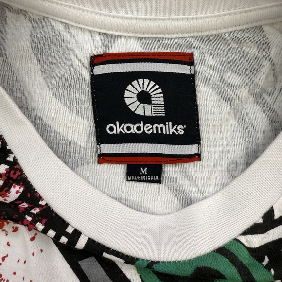 akademiks Legend Grafetti Streetwear Graphic Unisex T-Shirt Size‎ Medium NWT - Picture 3 of 9